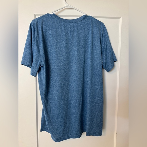 Large Nike workout shirt - Picture 2 of 2